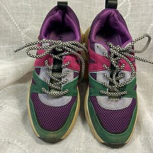 Posh sneakers hardly worn